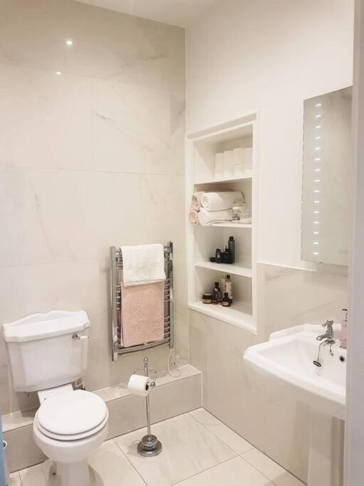 Spacious Apartment In The Heart Of Camden Town London Bagian luar foto